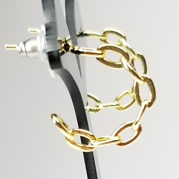 NEW Dainty Chain Link Hoop Huggie Earrings - Picture 3 of 6